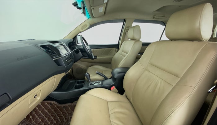 2015 Toyota Fortuner 3.0 AT 4X2, Diesel, Automatic, 90,167 km, Right Side Front Door Cabin
