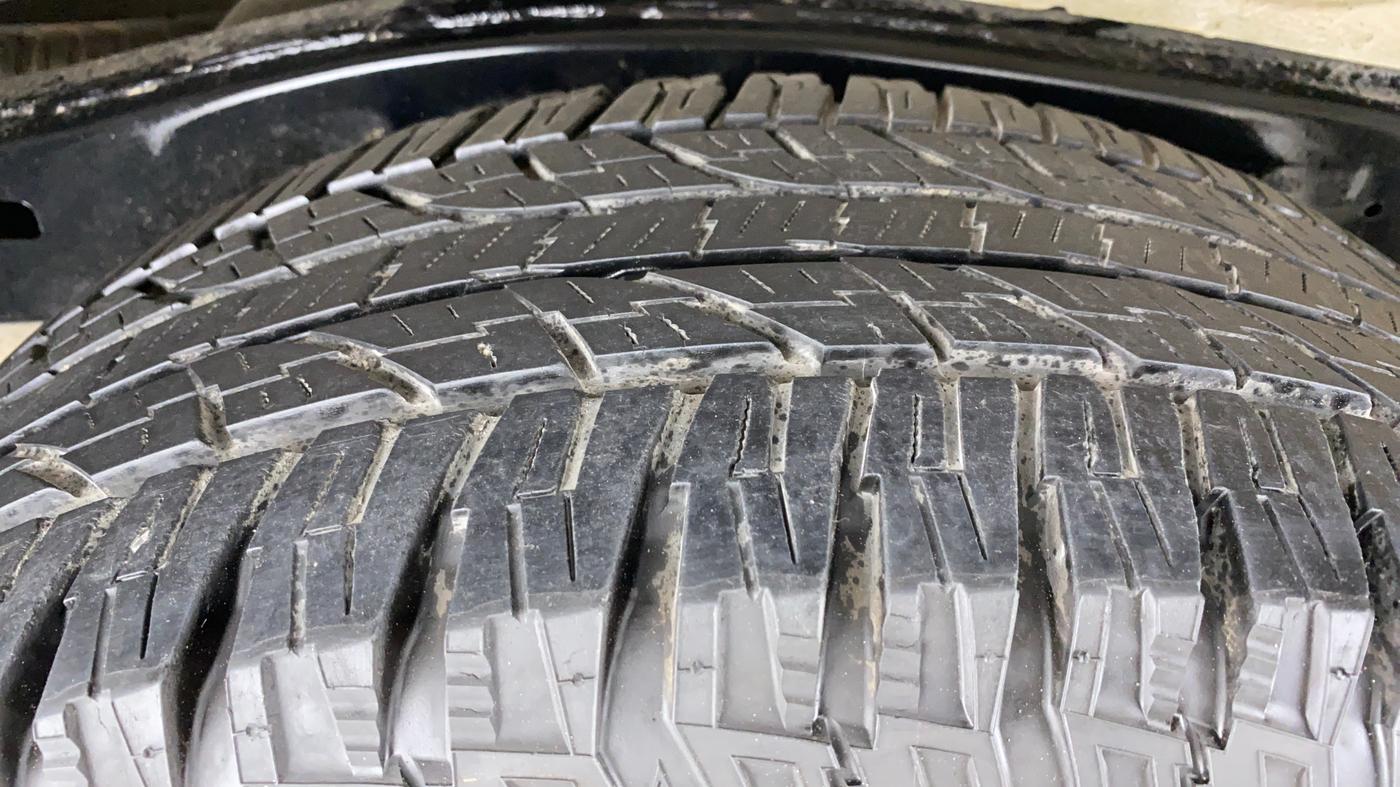 2015 Toyota Fortuner 3.0 AT 4X2, Diesel, Automatic, 90,167 km, Right Rear Tyre Tread