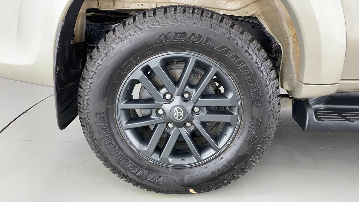 2015 Toyota Fortuner 3.0 AT 4X2, Diesel, Automatic, 90,167 km, Right Rear Wheel