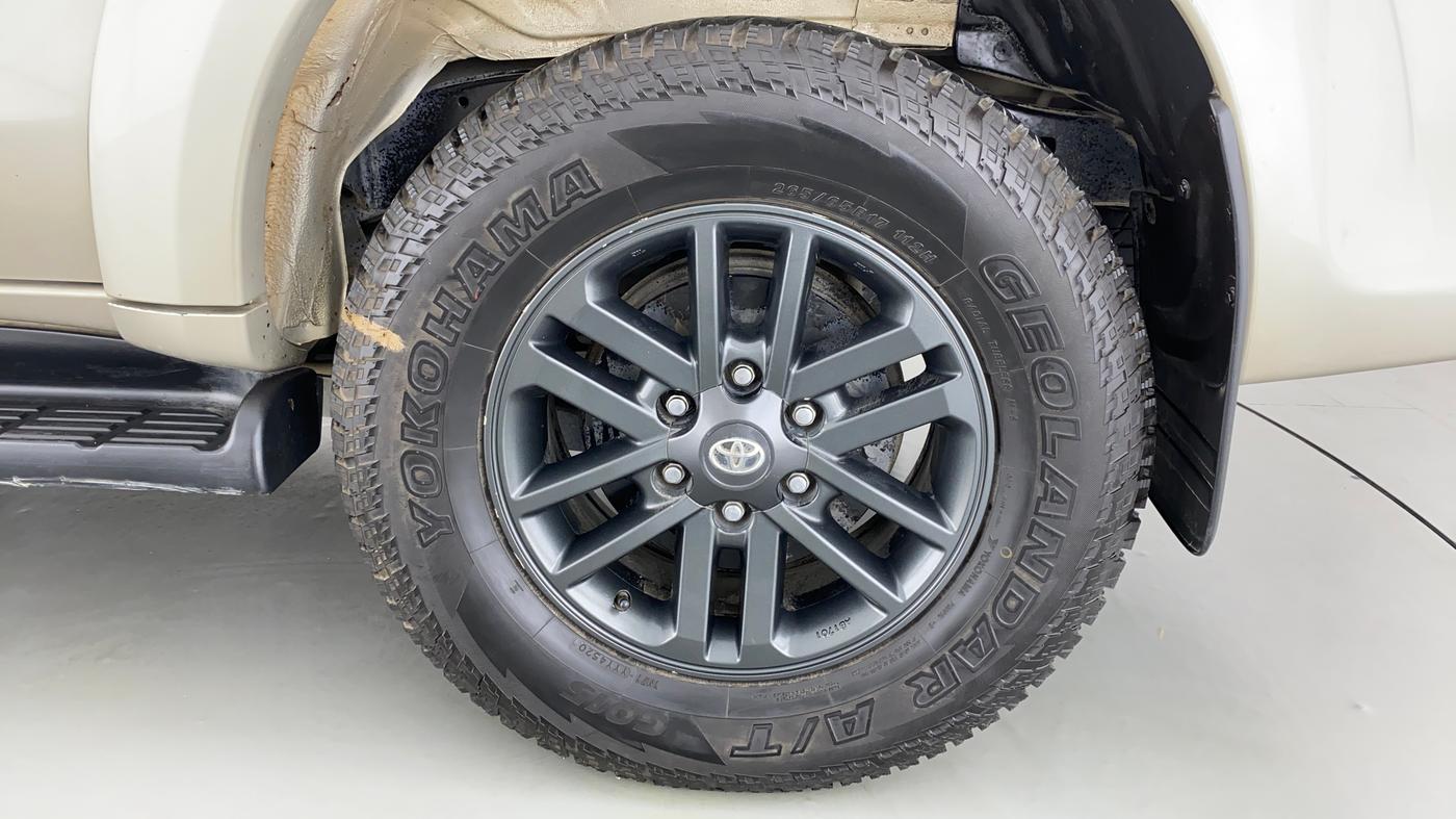 2015 Toyota Fortuner 3.0 AT 4X2, Diesel, Automatic, 90,167 km, Left Rear Wheel