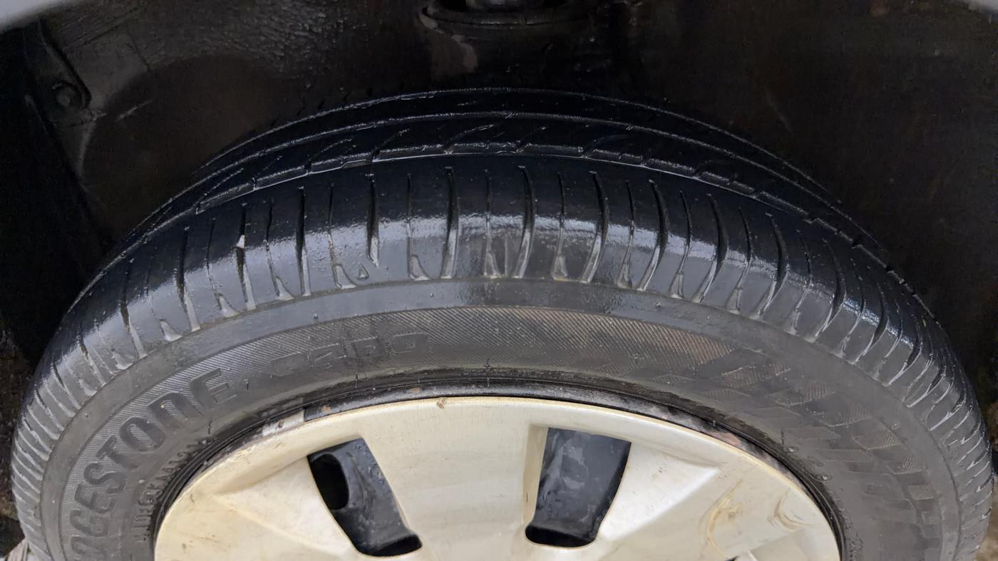 2015 Maruti Alto K10 VXI AMT, Petrol, Automatic, 99,135 km, Left Front Tyre Tread