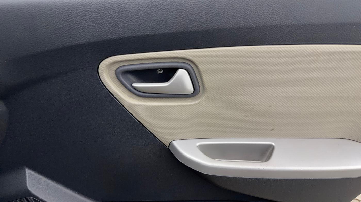 2015 Maruti Alto K10 VXI AMT, Petrol, Automatic, 99,135 km, Driver Side Door Panels Control