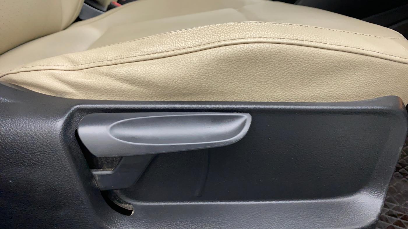 2016 Skoda Rapid Style 1.5 TDI AT, Diesel, Automatic, Driver Side Adjustment Panel