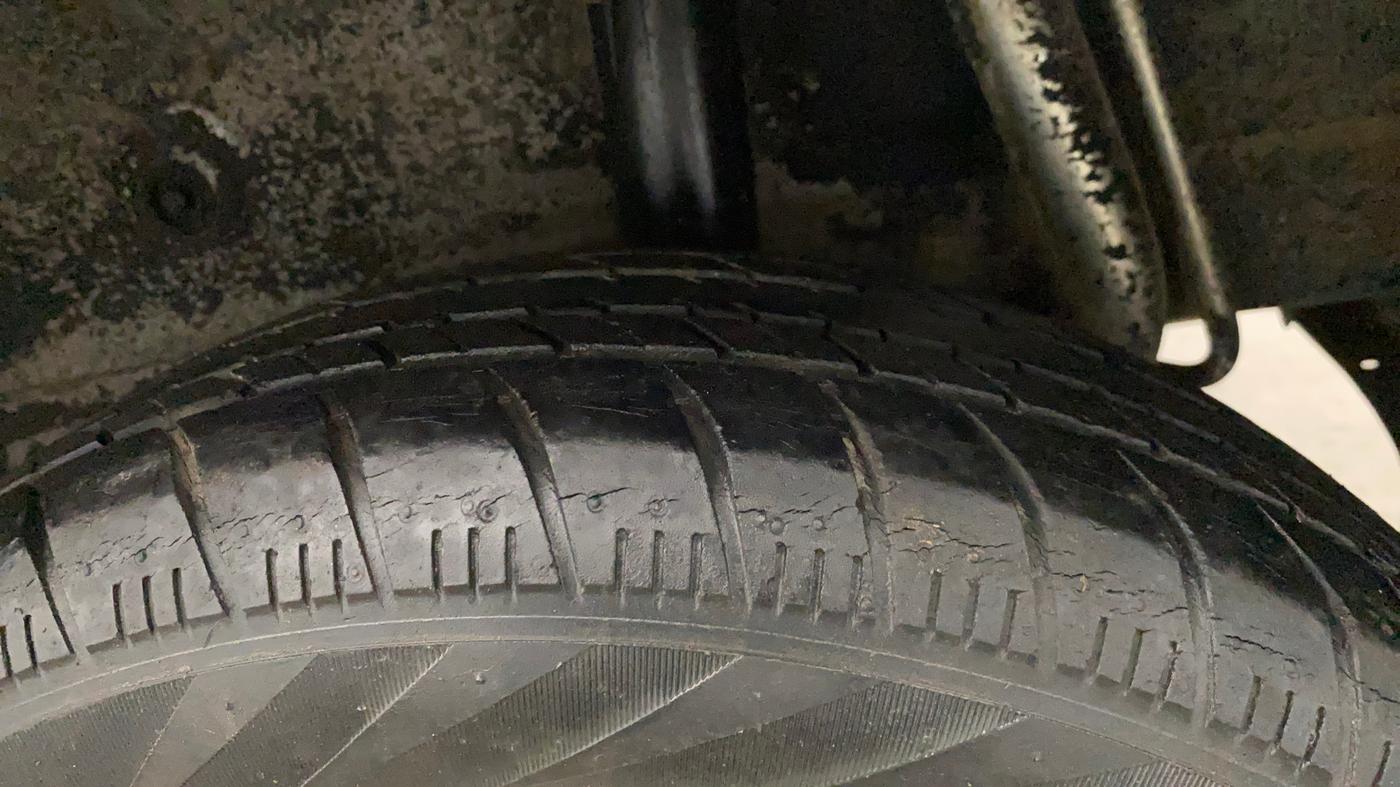 2017 Maruti Celerio ZXI, Petrol, Manual, 30,279 km, Left Rear Tyre Tread