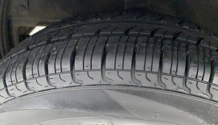 2017 Hyundai Eon ERA PLUS (O), Petrol, Manual, 62,413 km, Left Front Tyre Tread