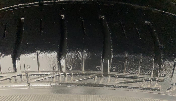 2015 Ford Figo Aspire TREND 1.2 PETROL, Petrol, Manual, 73,823 km, Right Front Tyre Tread