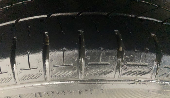 2015 Ford Figo Aspire TREND 1.2 PETROL, Petrol, Manual, 73,823 km, Right Rear Tyre Tread