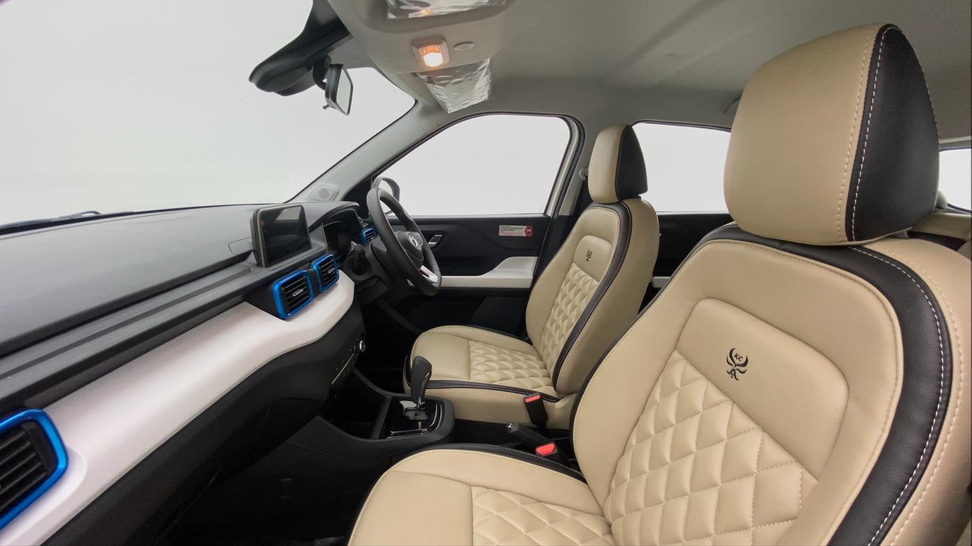 2022 Tata PUNCH CREATIVE AMT 1.2 RTN DUAL TONE, Petrol, Automatic, 2,222 km, Right Side Front Door Cabin