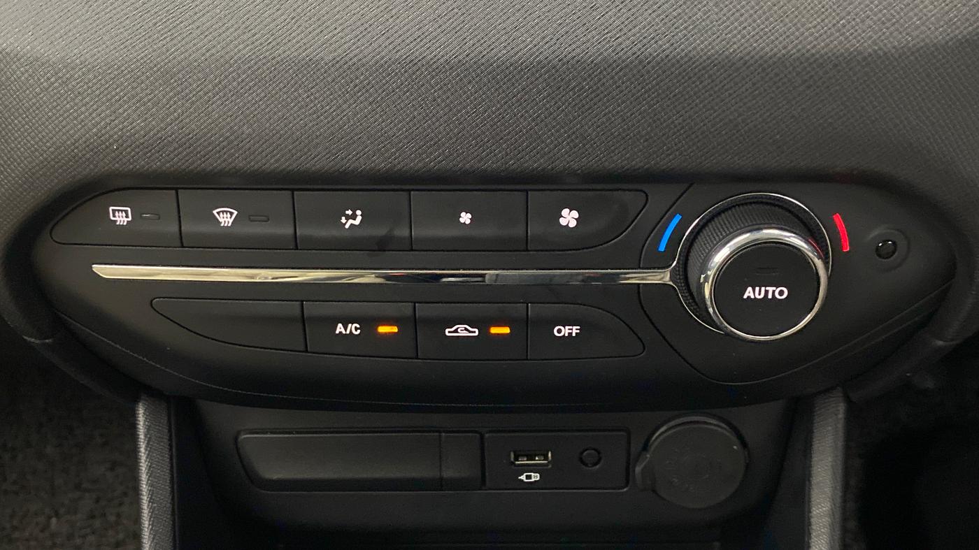 2022 Tata PUNCH CREATIVE AMT 1.2 RTN DUAL TONE, Petrol, Automatic, 2,222 km, Automatic Climate Control