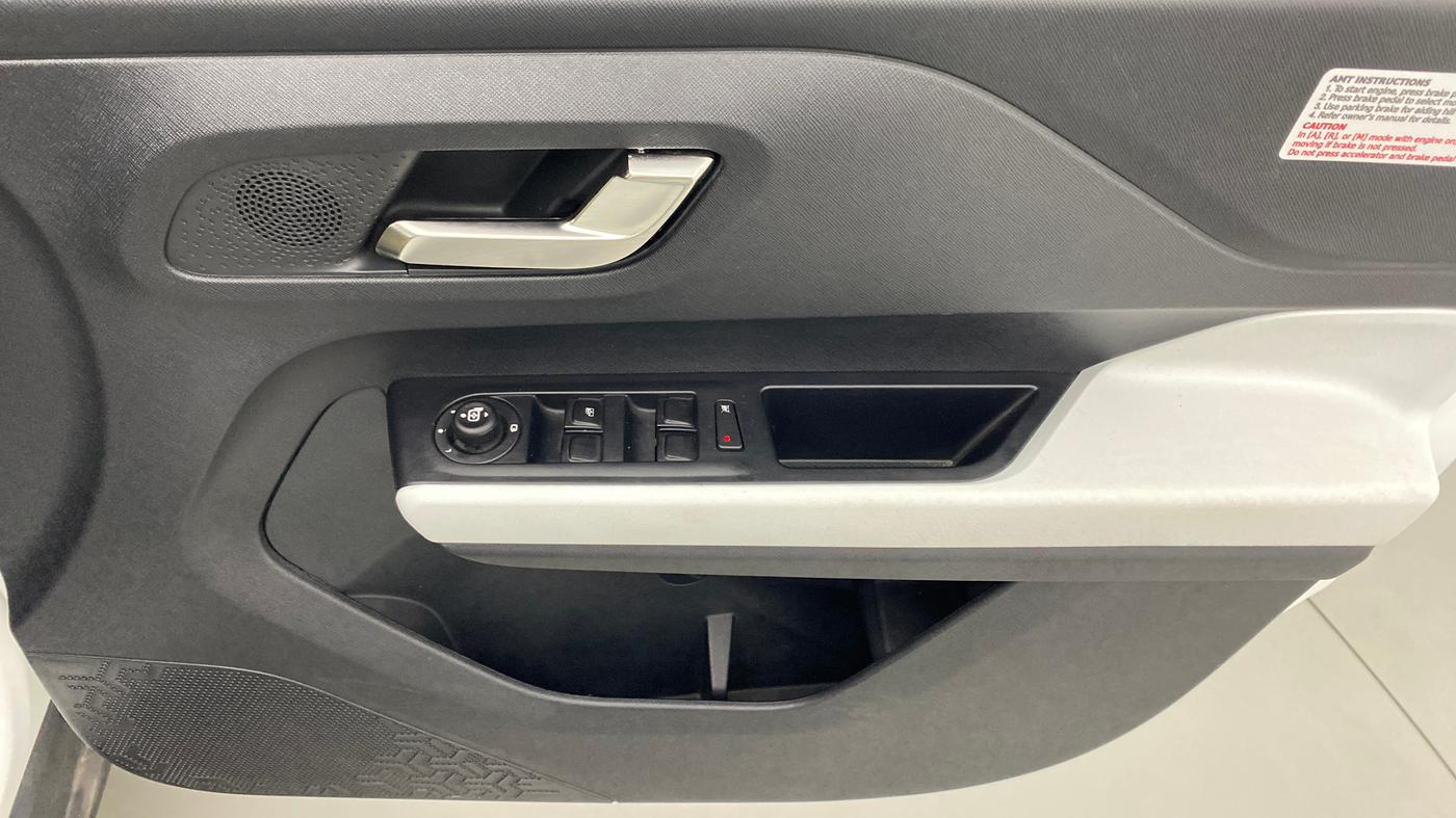 2022 Tata PUNCH CREATIVE AMT 1.2 RTN DUAL TONE, Petrol, Automatic, 2,222 km, Driver Side Door Panels Control