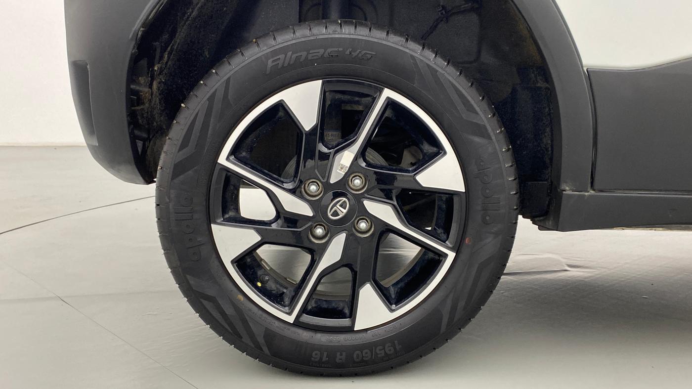 2022 Tata PUNCH CREATIVE AMT 1.2 RTN DUAL TONE, Petrol, Automatic, 2,222 km, Right Rear Wheel