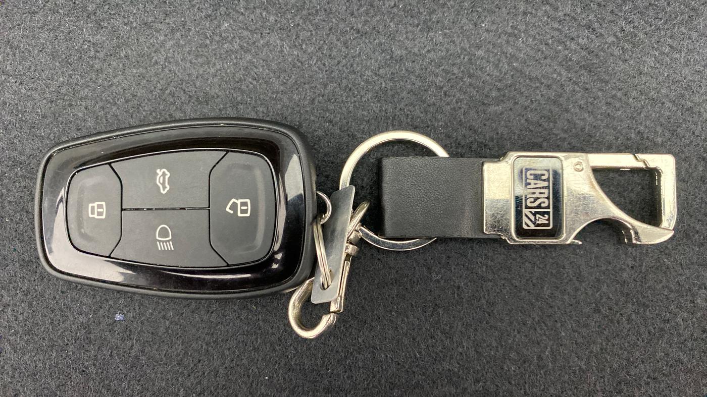 2022 Tata PUNCH CREATIVE AMT 1.2 RTN DUAL TONE, Petrol, Automatic, 2,222 km, Key Close Up