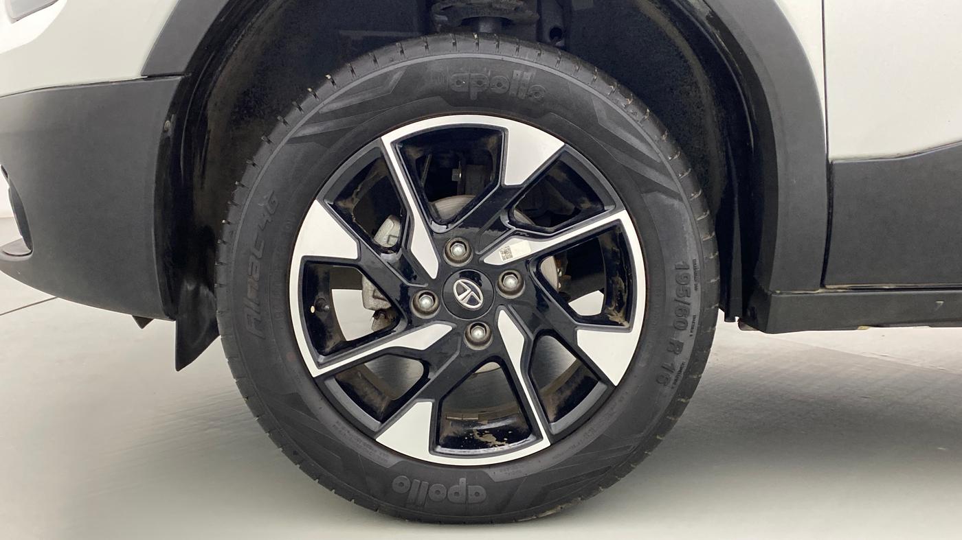 2022 Tata PUNCH CREATIVE AMT 1.2 RTN DUAL TONE, Petrol, Automatic, 2,222 km, Left Front Wheel