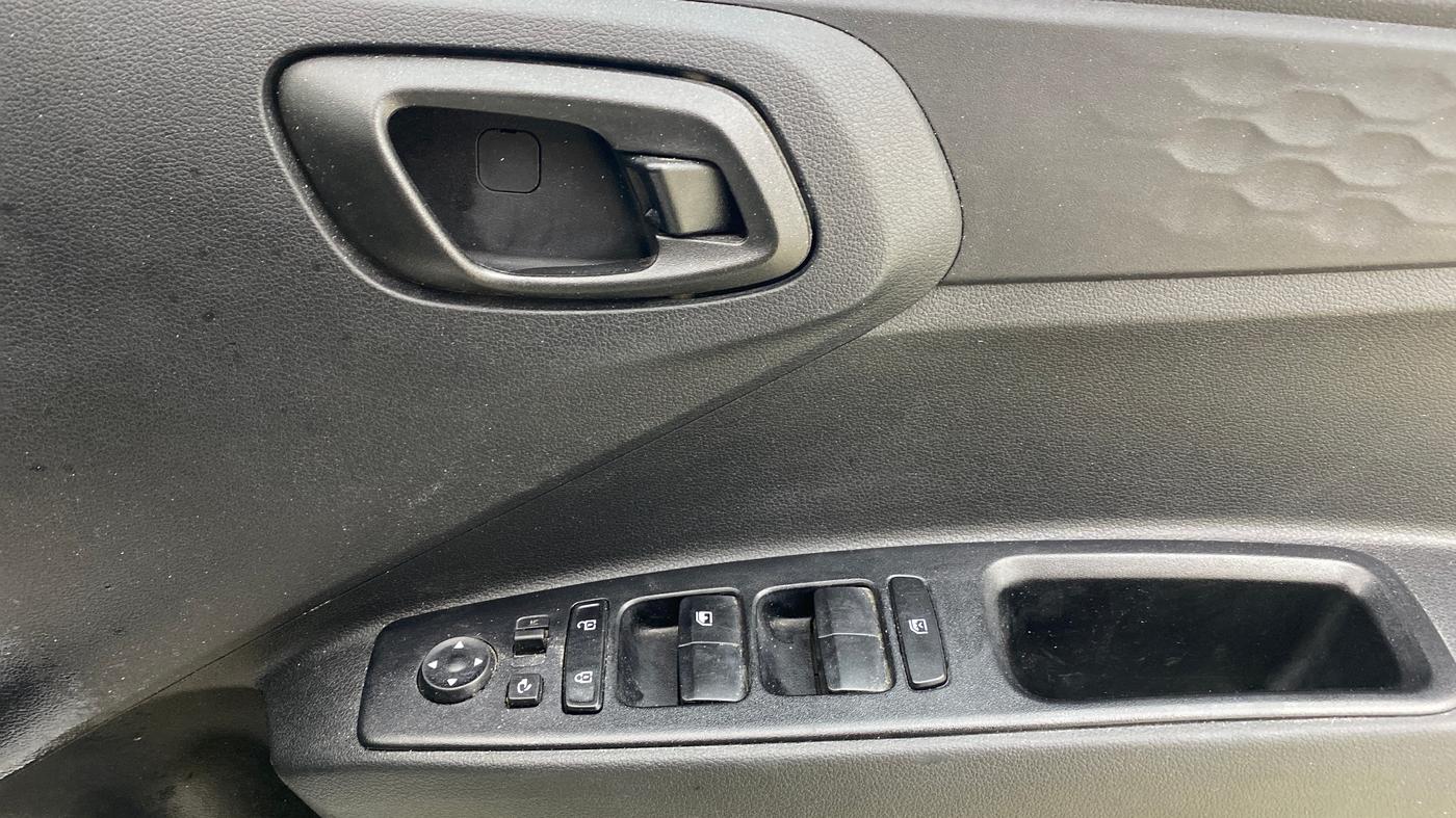 2022 Hyundai GRAND I10 NIOS MAGNA CORPORATE EDITION AMT 1.2 KAPPA VTVT, Petrol, Automatic, 52,046 km, Driver Side Door Panels Control