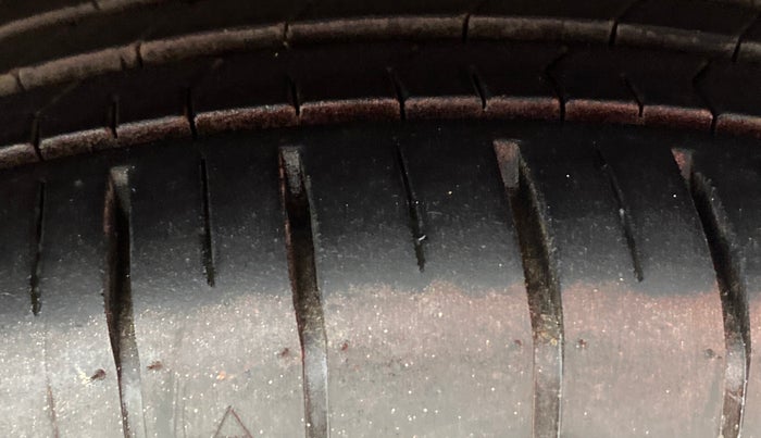 2021 Tata ALTROZ XZ PETROL, Petrol, Manual, 86,202 km, Right Front Tyre Tread