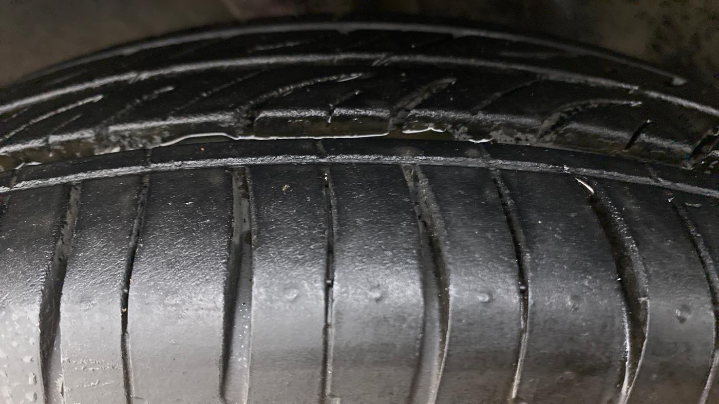 2015 Maruti Wagon R 1.0 VXI, Petrol, Manual, 28,725 km, Left Front Tyre Tread