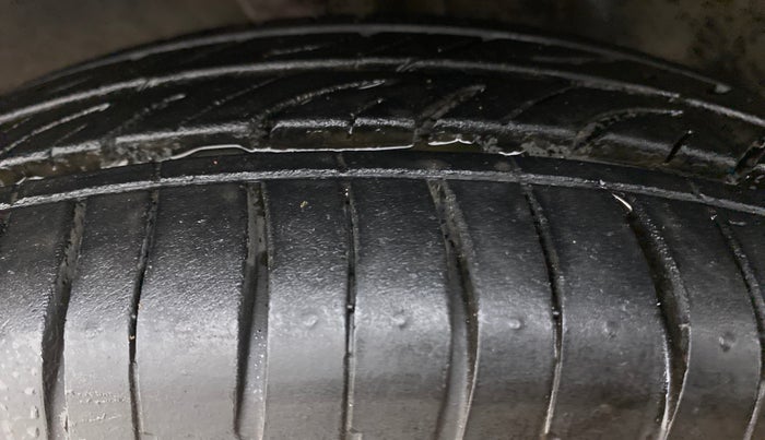 2015 Maruti Wagon R 1.0 VXI, Petrol, Manual, 28,725 km, Left Front Tyre Tread