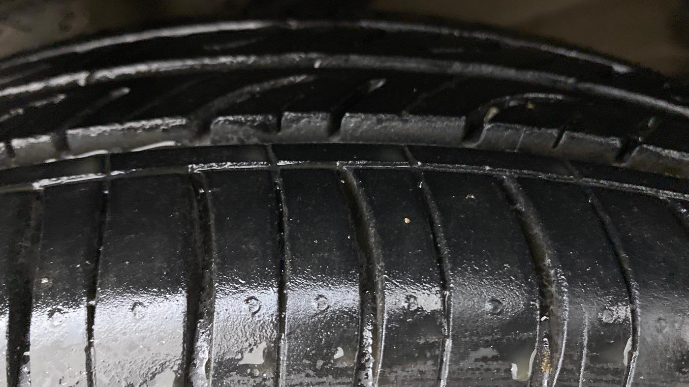 2015 Maruti Wagon R 1.0 VXI, Petrol, Manual, 28,725 km, Right Front Tyre Tread