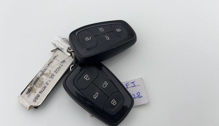 2022 Tata ALTROZ XZ PETROL, Petrol, Manual, 32,969 km, Key Close Up
