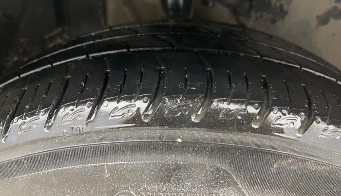 2022 Tata ALTROZ XZ PETROL, Petrol, Manual, 32,969 km, Right Front Tyre Tread