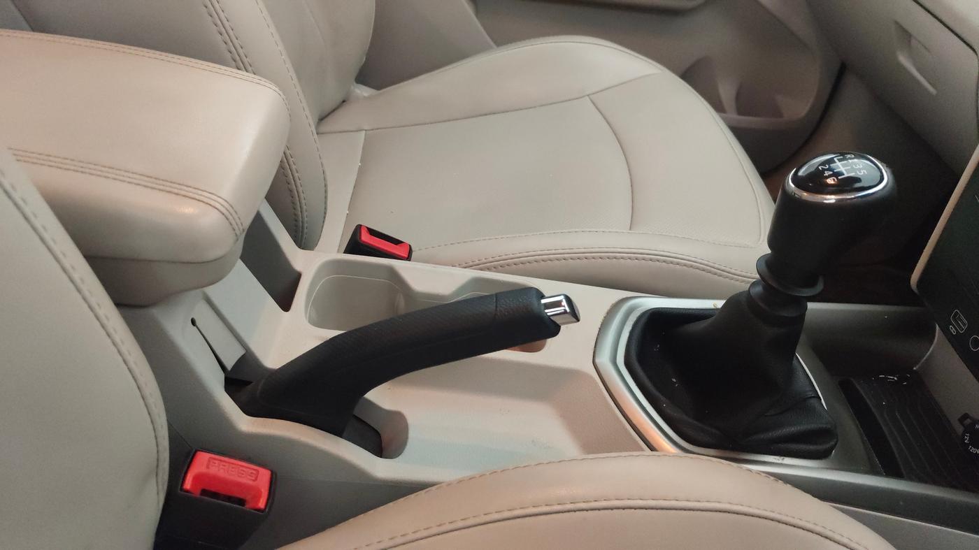 2020 Mahindra XUV300 W8 (O) 1.2 PETROL, Petrol, Manual, 64,152 km, Gear Lever