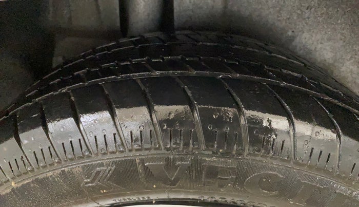 2015 Maruti Ertiga VXI, Petrol, Manual, 57,442 km, Right Rear Tyre Tread