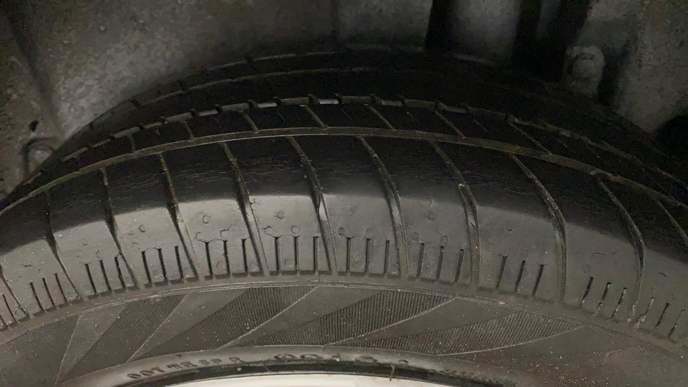 2015 Maruti Ertiga VXI, Petrol, Manual, 57,442 km, Left Rear Tyre Tread