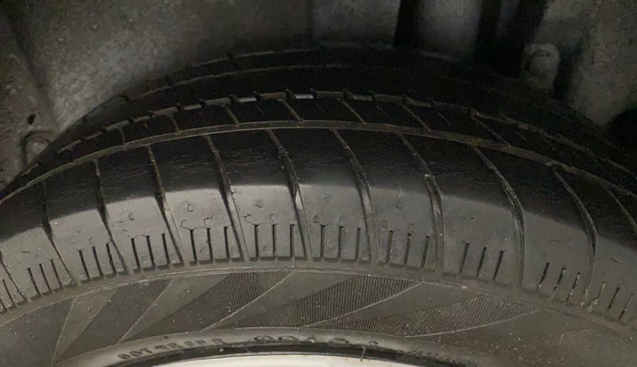 2015 Maruti Ertiga VXI, Petrol, Manual, 57,442 km, Left Rear Tyre Tread