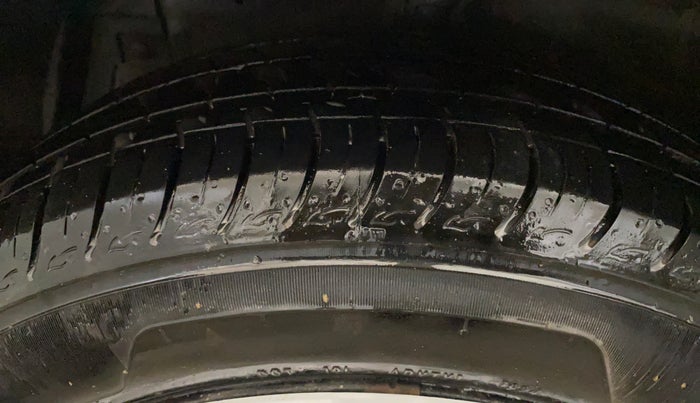 2015 Maruti Ertiga VXI, Petrol, Manual, 57,442 km, Left Front Tyre Tread