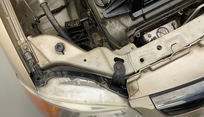 2011 Maruti Alto K10 LXI, Petrol, Manual, 49,658 km, Right headlight - Clamp has minor damage
