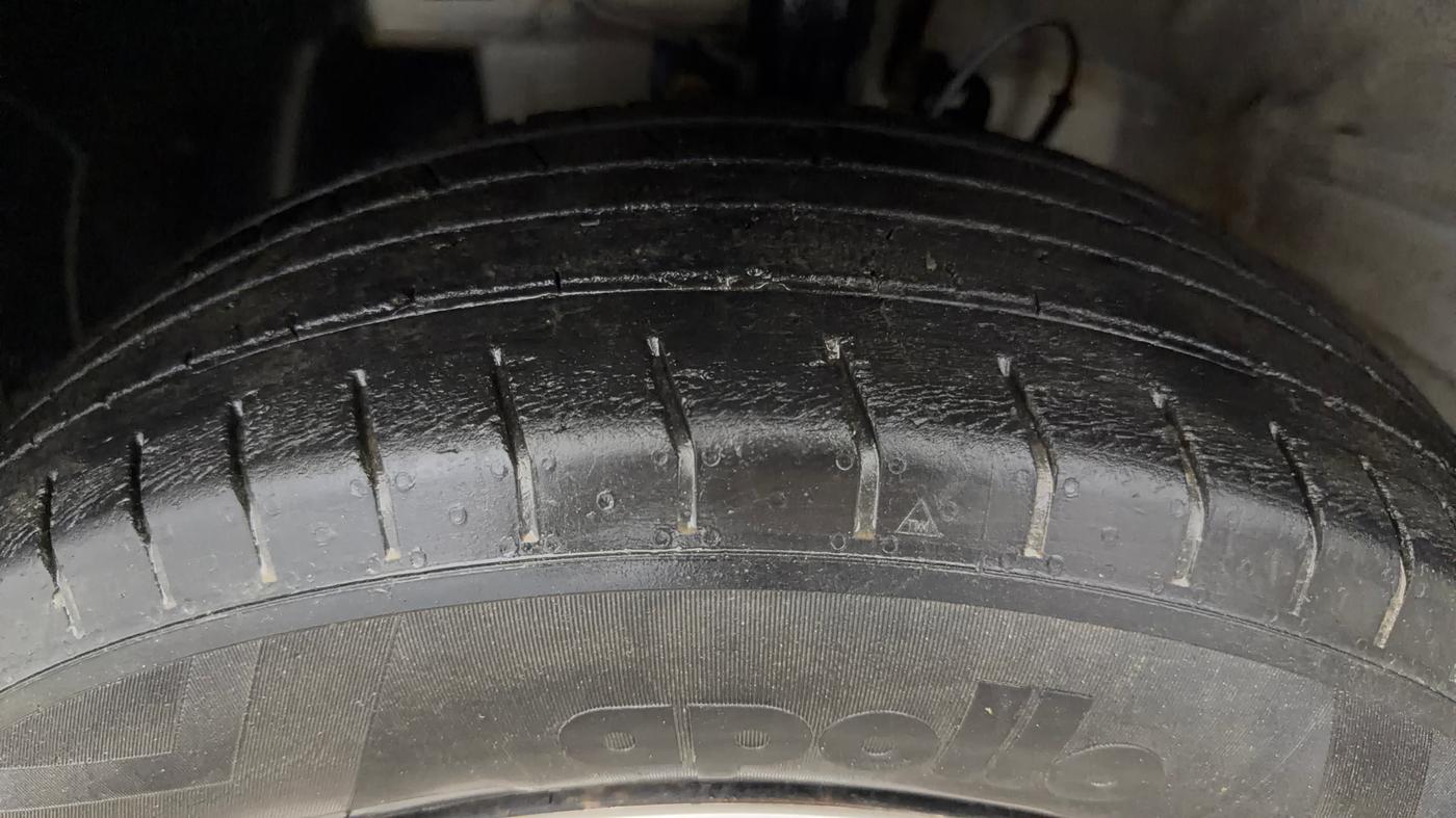 2020 Hyundai VENUE S 1.2, Petrol, Manual, 35,126 km, Left Front Tyre Tread