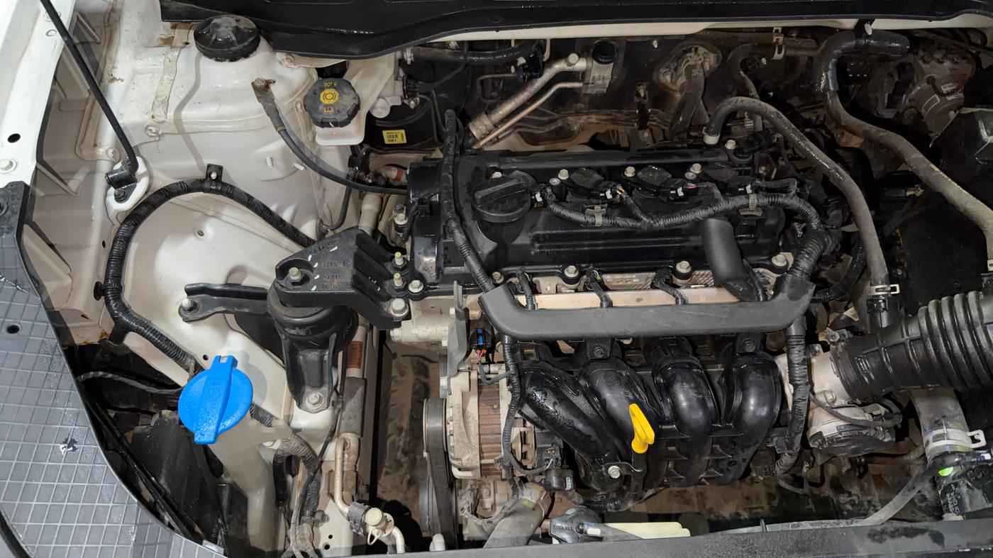 2020 Hyundai VENUE S 1.2, Petrol, Manual, 35,126 km, Engine View - Right