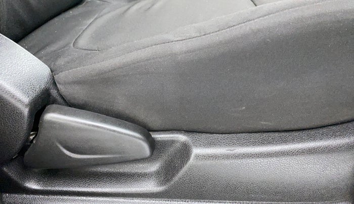 2018 Renault Kwid 1.0 RXT Opt, Petrol, Manual, 15,030 km, Driver Side Adjustment Panel
