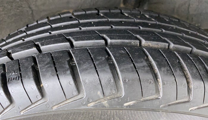 2018 Renault Kwid 1.0 RXT Opt, Petrol, Manual, 15,030 km, Left Rear Tyre Tread