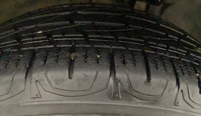 2017 Jeep Compass LIMITED 1.4 PETROL AT, Petrol, Automatic, 21,921 km, Right Front Tyre Tread