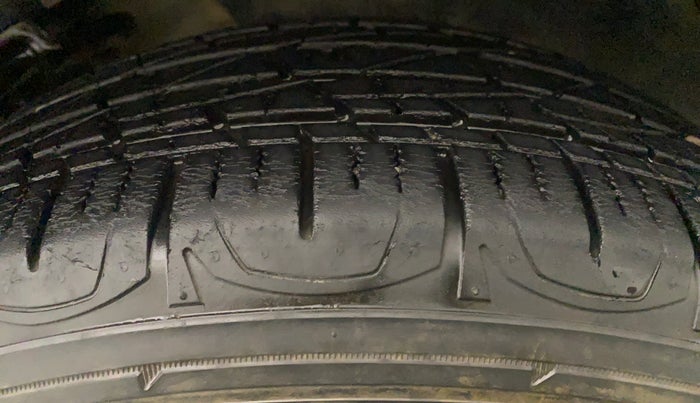 2017 Jeep Compass LIMITED 1.4 PETROL AT, Petrol, Automatic, 21,921 km, Right Rear Tyre Tread