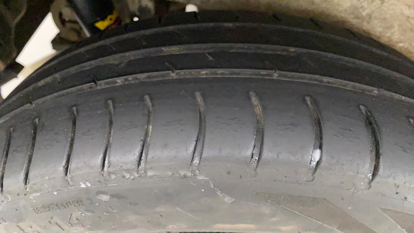 2017 Maruti Wagon R 1.0 VXI AMT, Petrol, Automatic, 87,698 km, Right Rear Tyre Tread