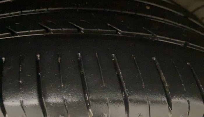 2020 Hyundai VENUE SX 1.5 CRDI, Diesel, Manual, 44,006 km, Right Rear Tyre Tread