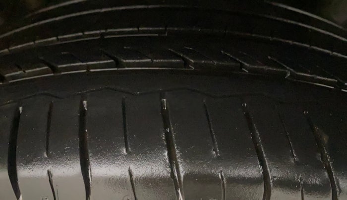 2020 Hyundai VENUE SX 1.5 CRDI, Diesel, Manual, 44,006 km, Left Rear Tyre Tread