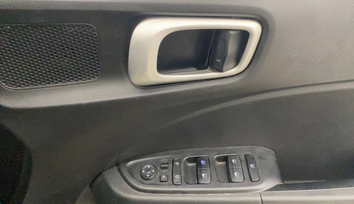 2020 Hyundai VENUE SX 1.5 CRDI, Diesel, Manual, 44,006 km, Driver Side Door Panels Control