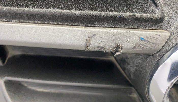 2019 Hyundai Creta SX AT 1.6 PETROL, Petrol, Automatic, 28,928 km, Front bumper - Chrome strip damage