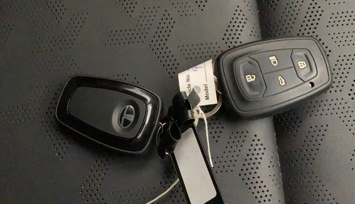 2023 Tata ALTROZ XZA PLUS, Petrol, Automatic, 29,124 km, Key Close Up