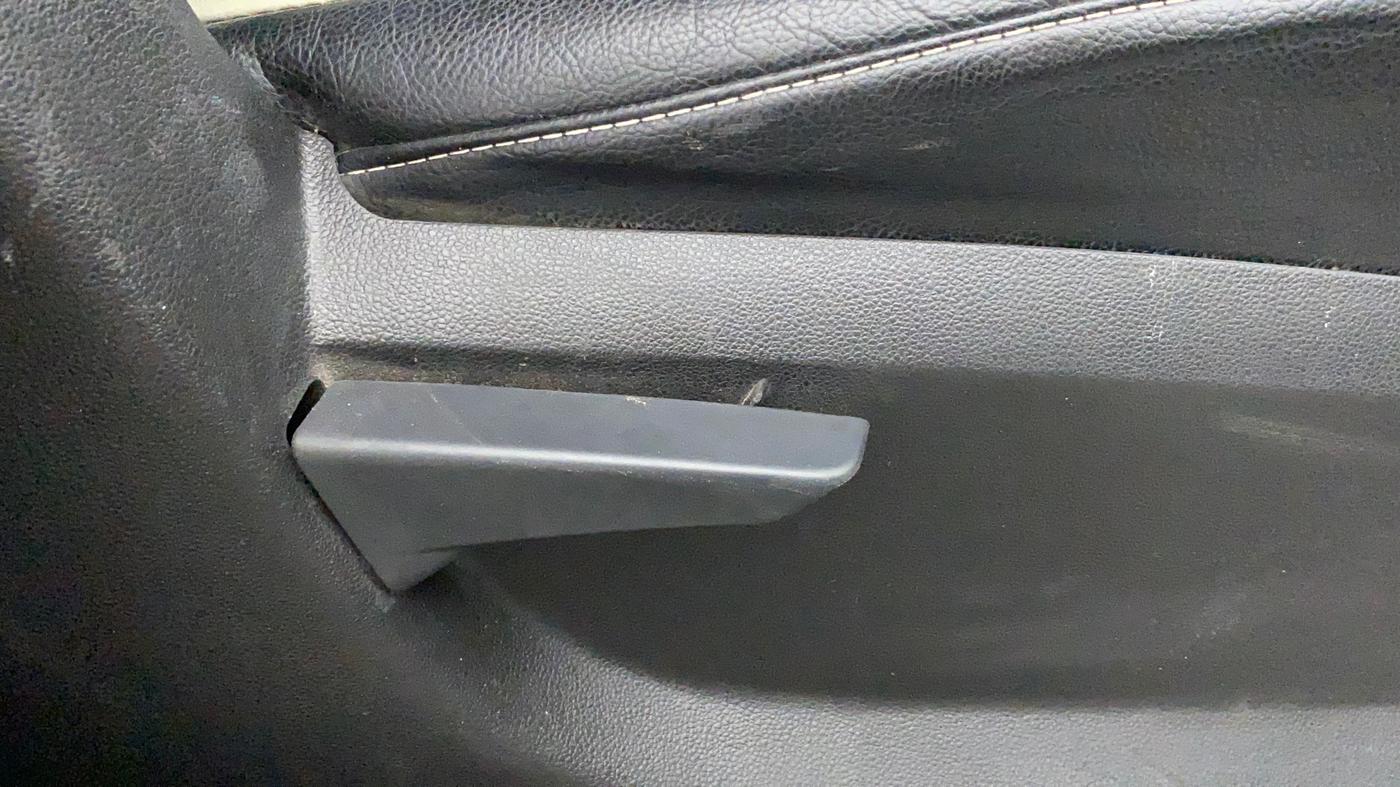 2019 Mahindra KUV 100 NXT K2 P 6 STR, Petrol, Manual, 21,003 km, Driver Side Adjustment Panel