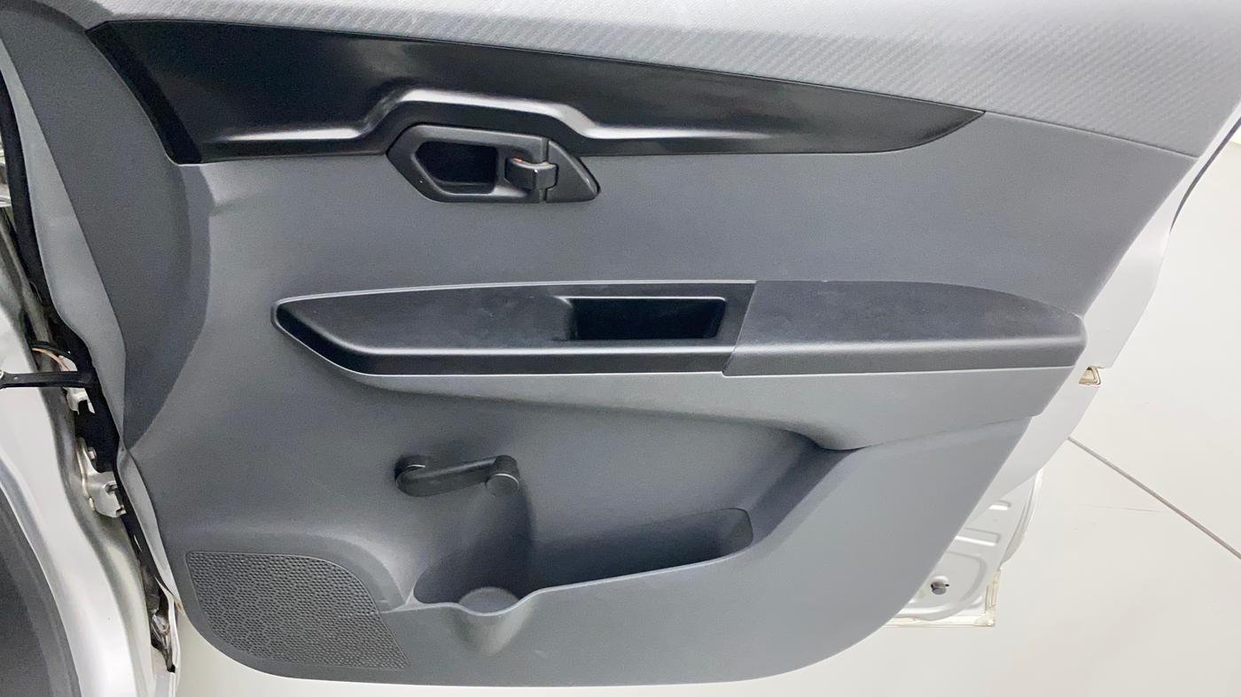 2019 Mahindra KUV 100 NXT K2 P 6 STR, Petrol, Manual, 21,003 km, Driver Side Door Panels Control