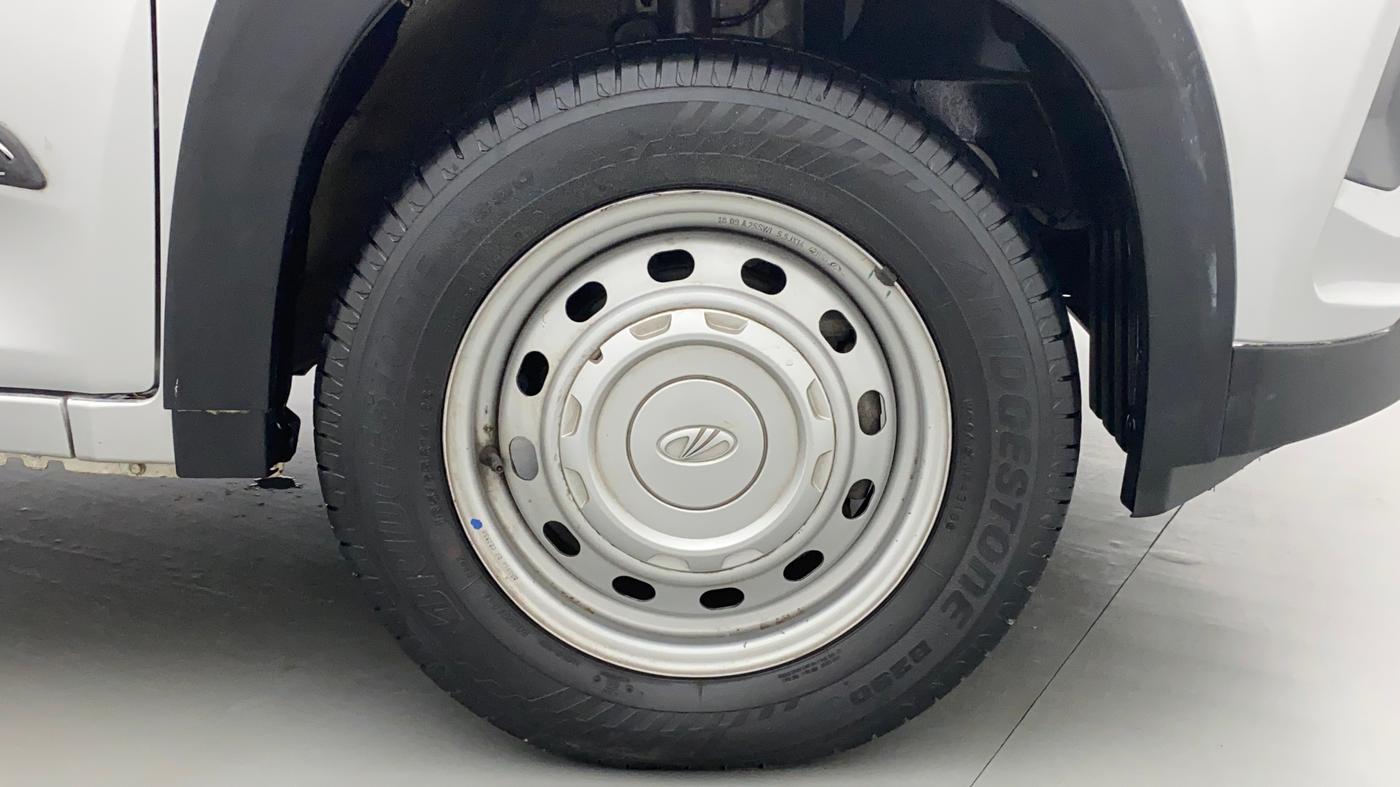 2019 Mahindra KUV 100 NXT K2 P 6 STR, Petrol, Manual, 21,003 km, Right Front Wheel