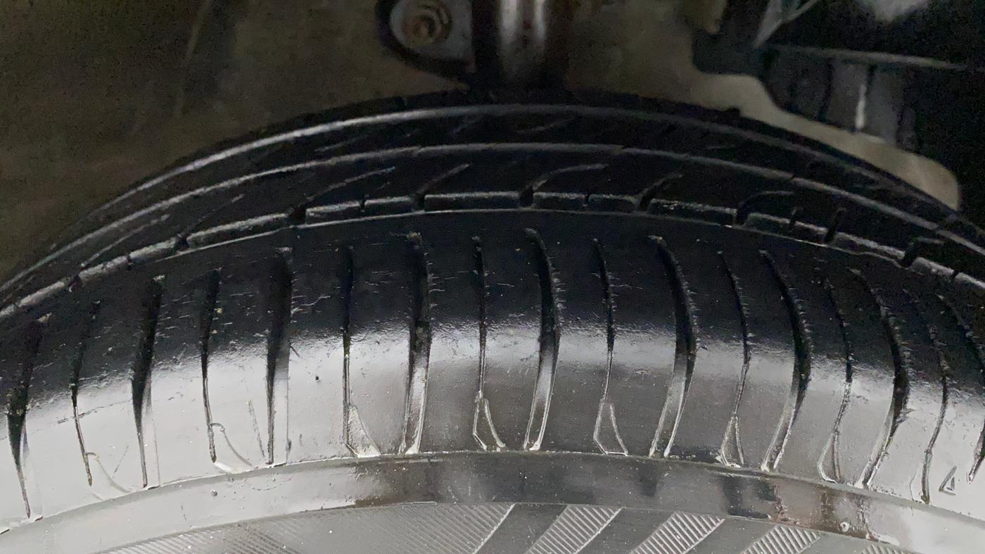 2019 Mahindra KUV 100 NXT K2 P 6 STR, Petrol, Manual, 21,003 km, Right Front Tyre Tread