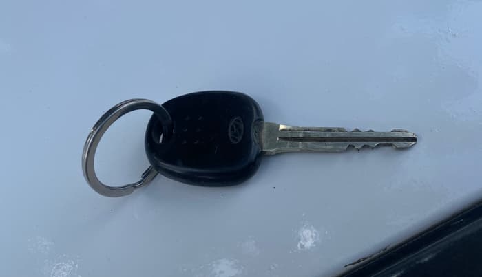 2014 Hyundai Eon ERA +, Petrol, Manual, 45,074 km, Key Close Up