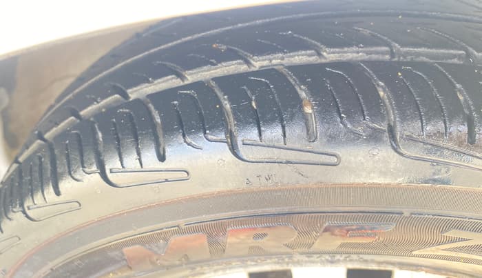 2014 Hyundai Eon ERA +, Petrol, Manual, 45,074 km, Right Front Tyre Tread
