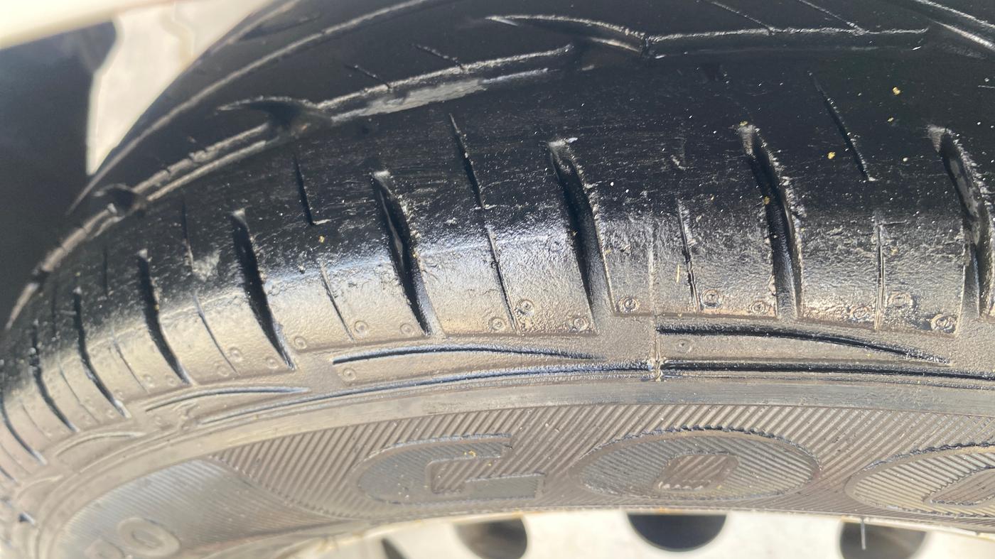 2014 Hyundai Eon ERA +, Petrol, Manual, 45,086 km, Right Rear Tyre Tread