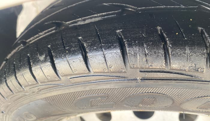 2014 Hyundai Eon ERA +, Petrol, Manual, 45,074 km, Right Rear Tyre Tread